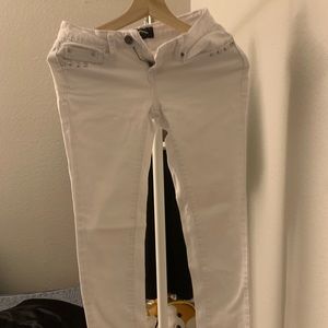 White skinny jeans